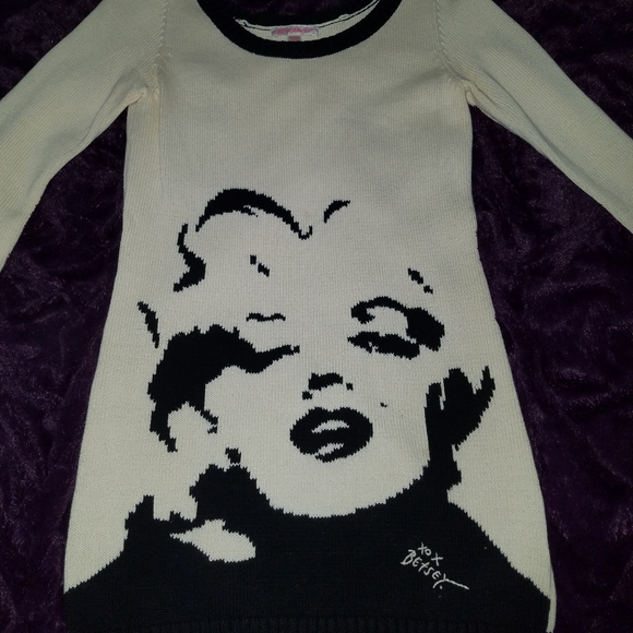 Betsey Johnson Sweaters - Betsey Johnson Marilyn Monroe Sweater Medium
